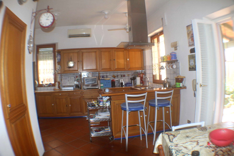 villa con cucina abitabile